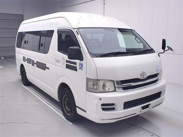 TOYOTA HIACE — фото
