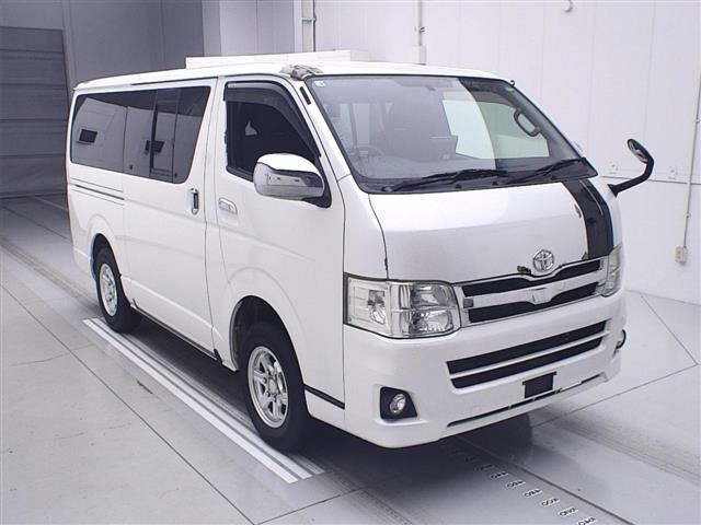 TOYOTA HIACE — фото