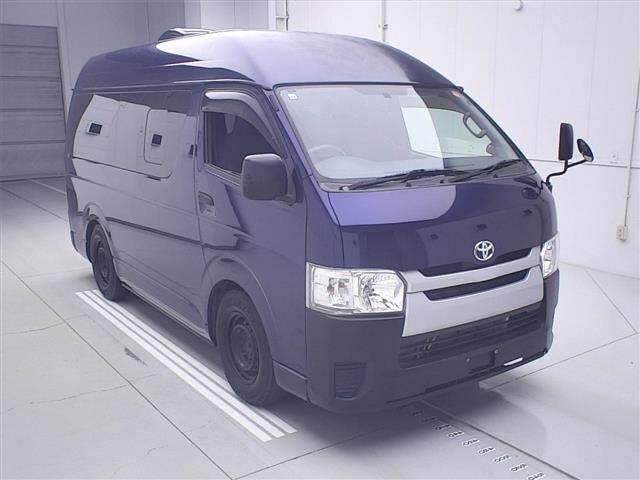 TOYOTA HIACE — фото