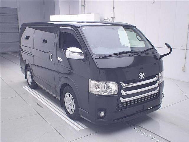 TOYOTA HIACE — фото