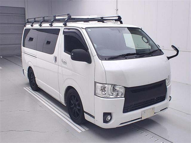 TOYOTA HIACE — фото