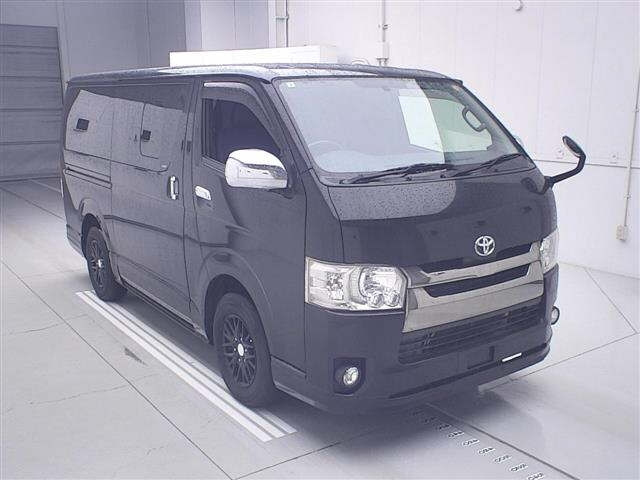 TOYOTA HIACE — фото