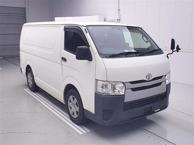 TOYOTA HIACE — фото