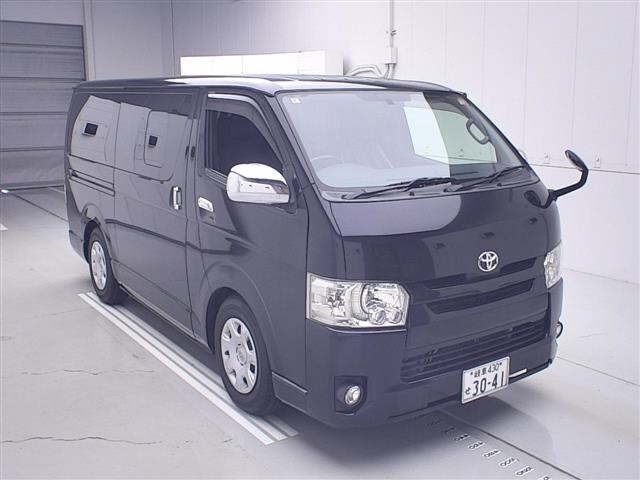 TOYOTA HIACE — фото