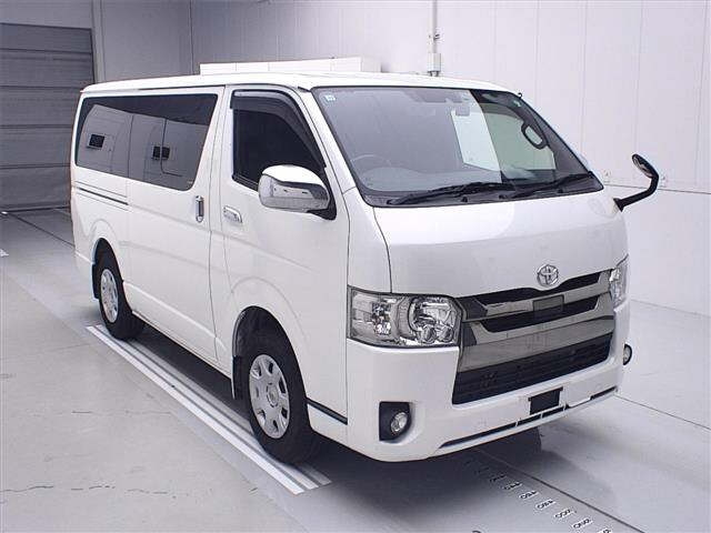 TOYOTA HIACE — фото