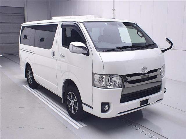 TOYOTA HIACE — фото
