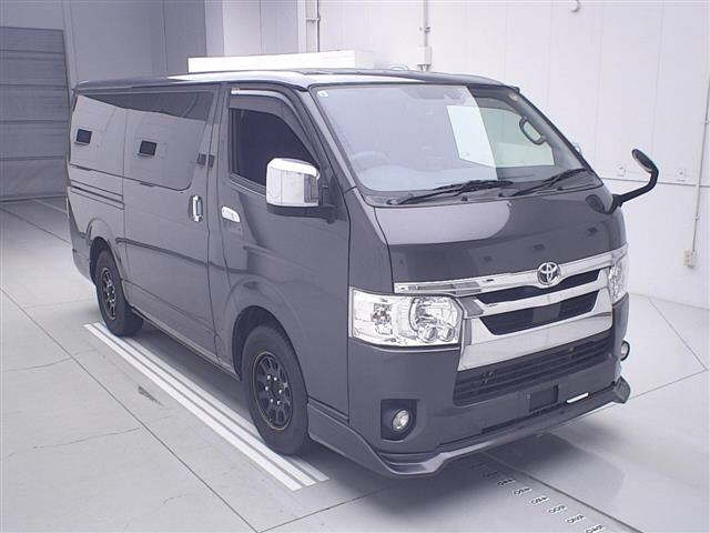 TOYOTA HIACE — фото