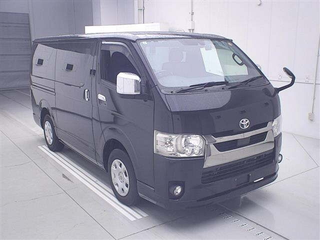 TOYOTA HIACE — фото