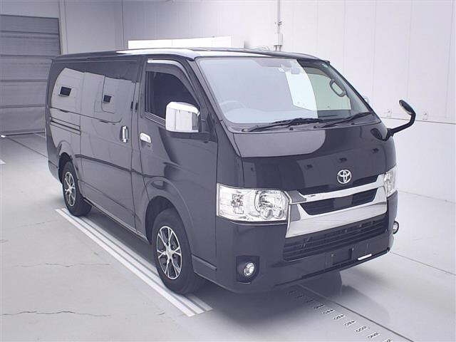 TOYOTA HIACE — фото