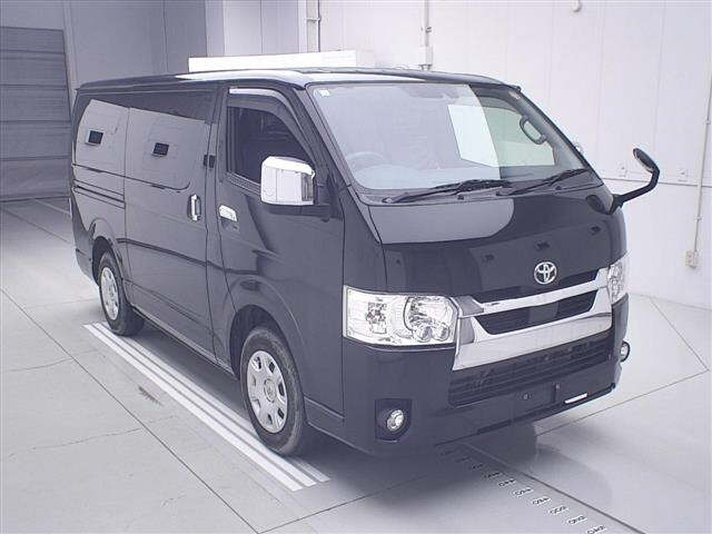 TOYOTA HIACE — фото