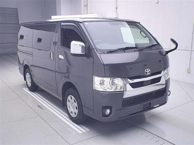 TOYOTA HIACE — фото