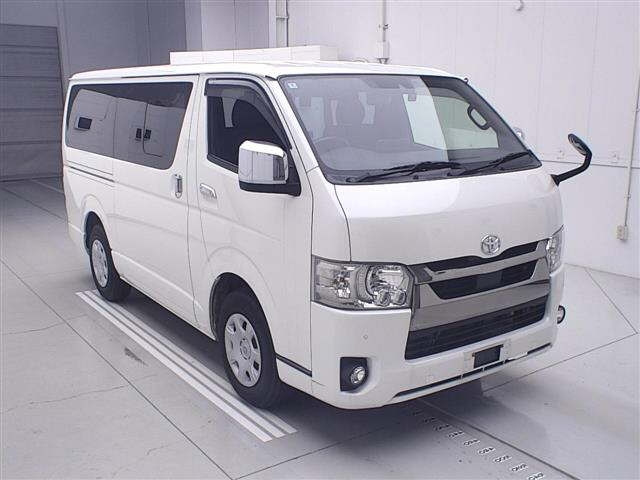 TOYOTA HIACE — фото