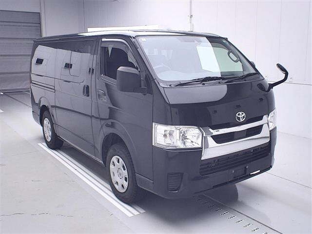 TOYOTA HIACE — фото