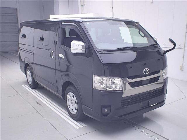 TOYOTA HIACE — фото