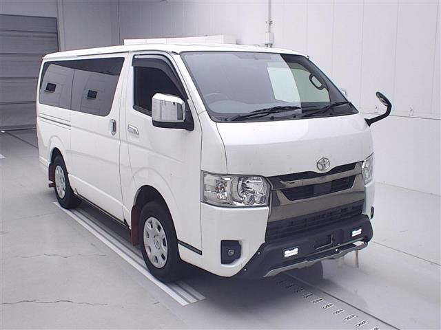 TOYOTA HIACE — фото