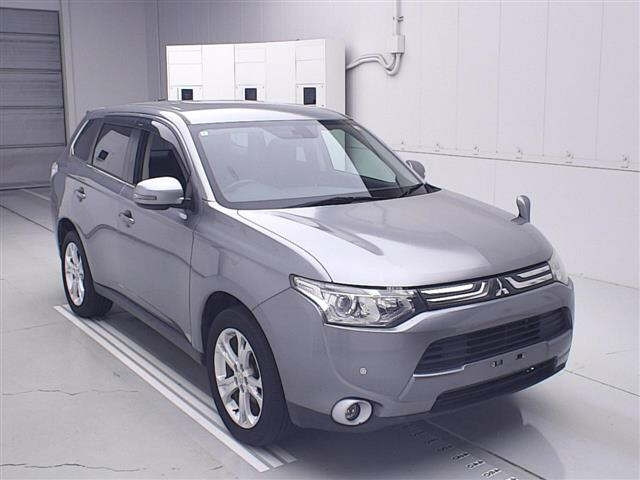 MITSUBISHI OUTLANDER — фото