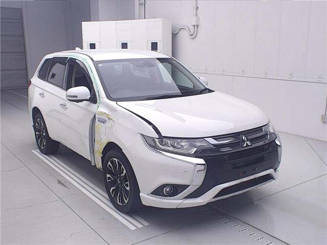 MITSUBISHI OUTLANDER — фото
