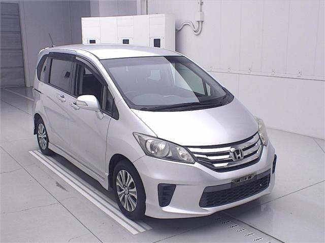 HONDA FREED — фото