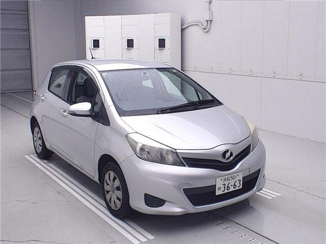 TOYOTA VITZ — фото