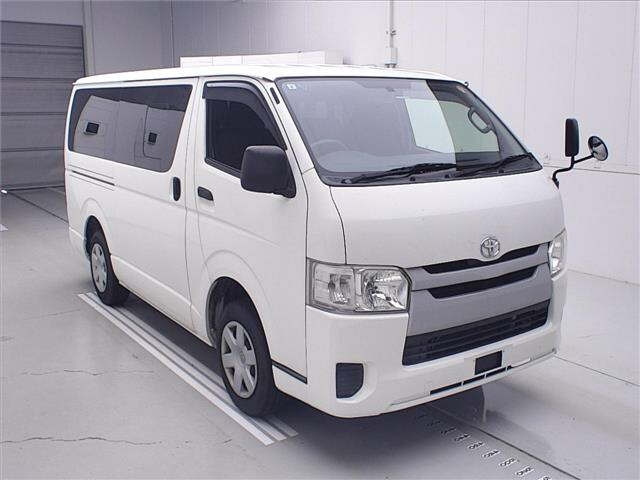 TOYOTA HIACE — фото