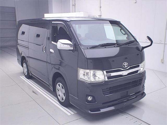 TOYOTA HIACE — фото