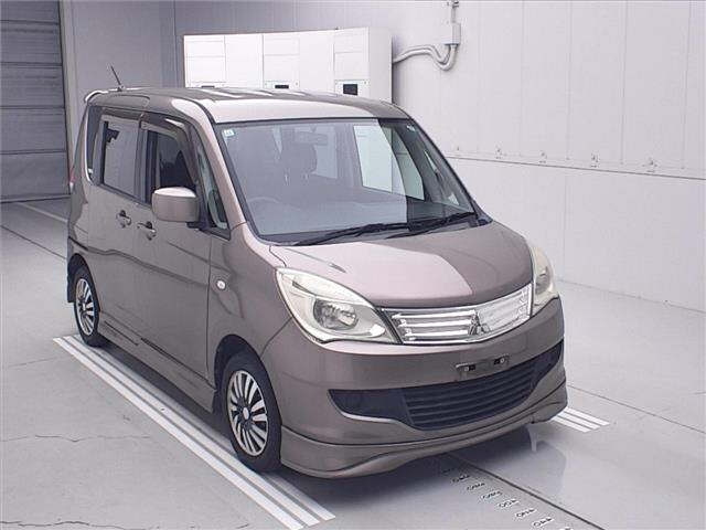 MITSUBISHI DELICA — фото