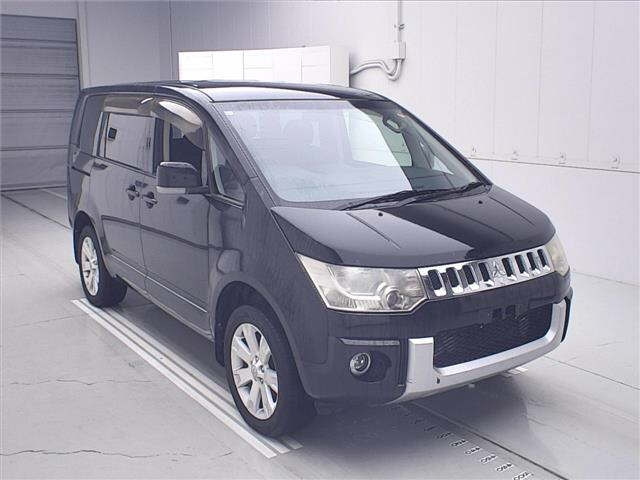 MITSUBISHI DELICA — фото