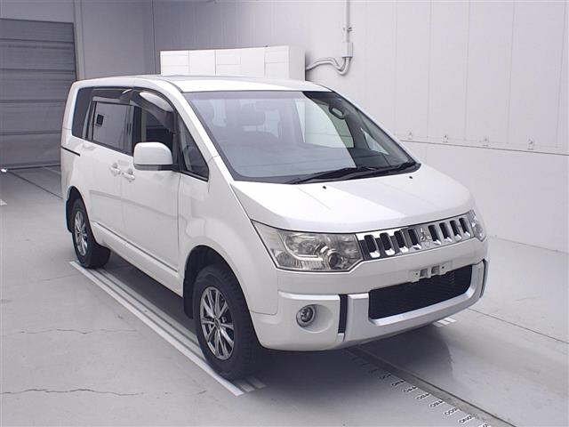 MITSUBISHI DELICA — фото