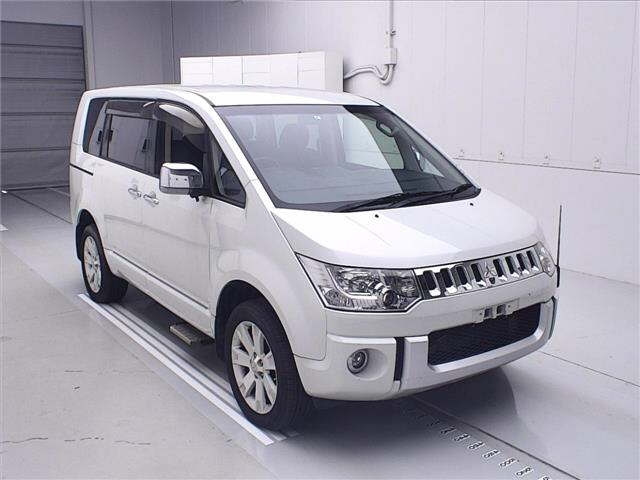 MITSUBISHI DELICA — фото