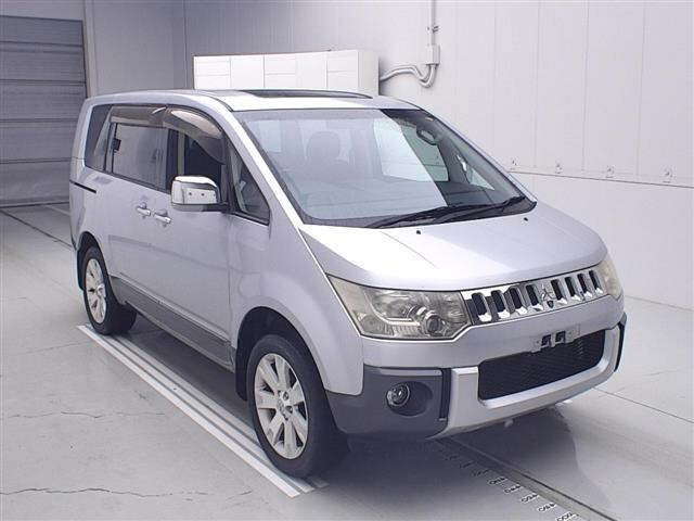 MITSUBISHI DELICA D5