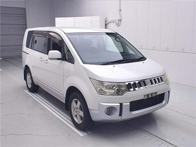 MITSUBISHI DELICA — фото