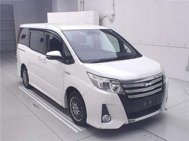 TOYOTA NOAH — фото