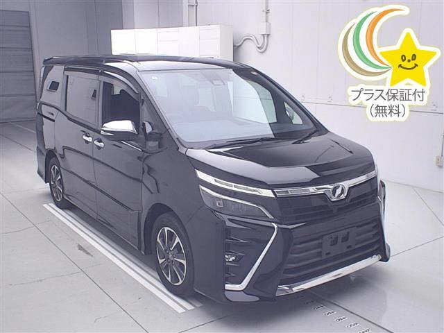 TOYOTA VOXY — фото
