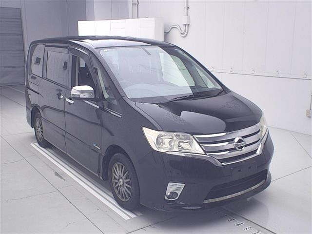 NISSAN SERENA — фото