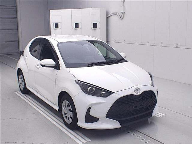 TOYOTA YARIS — фото