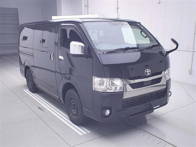 TOYOTA HIACE — фото
