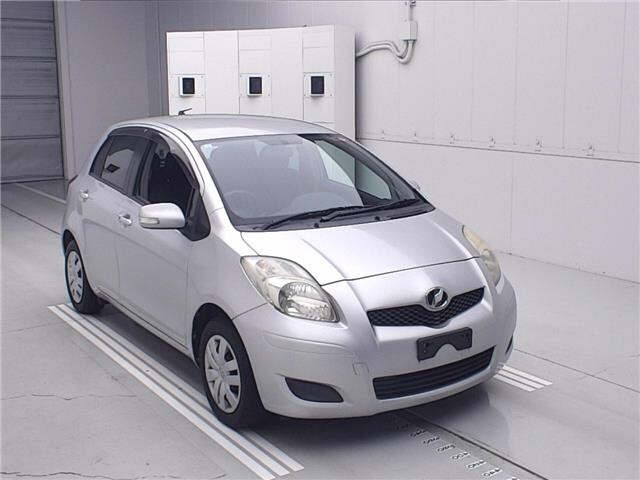 TOYOTA VITZ — фото