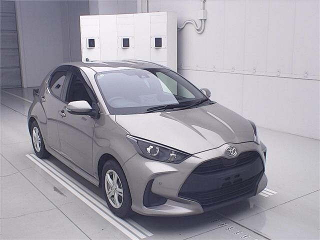 TOYOTA YARIS — фото