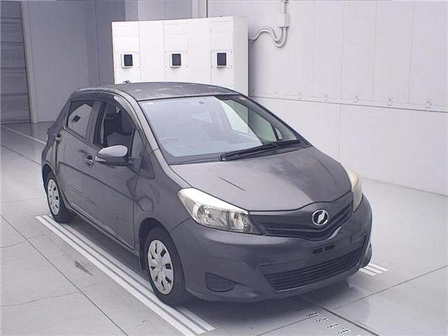 TOYOTA VITZ — фото