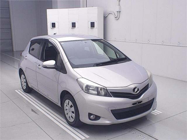 TOYOTA VITZ — фото
