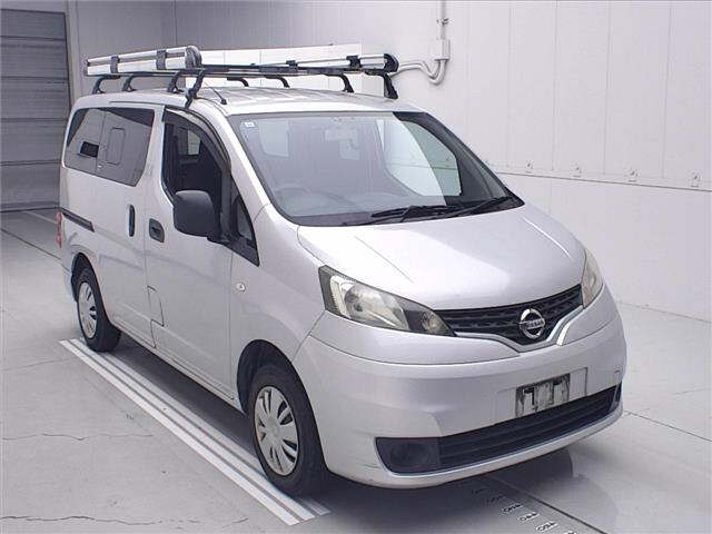 NISSAN NV200 — фото
