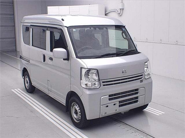 NISSAN CLIPPER — фото