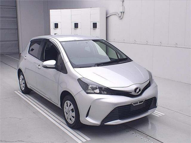 TOYOTA VITZ — фото