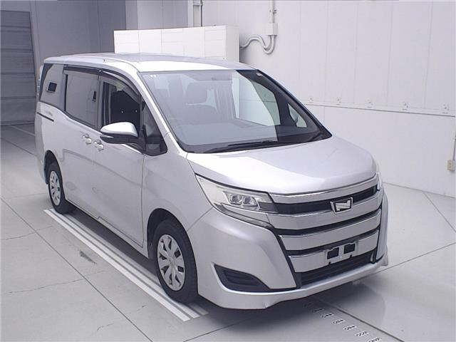 TOYOTA NOAH — фото