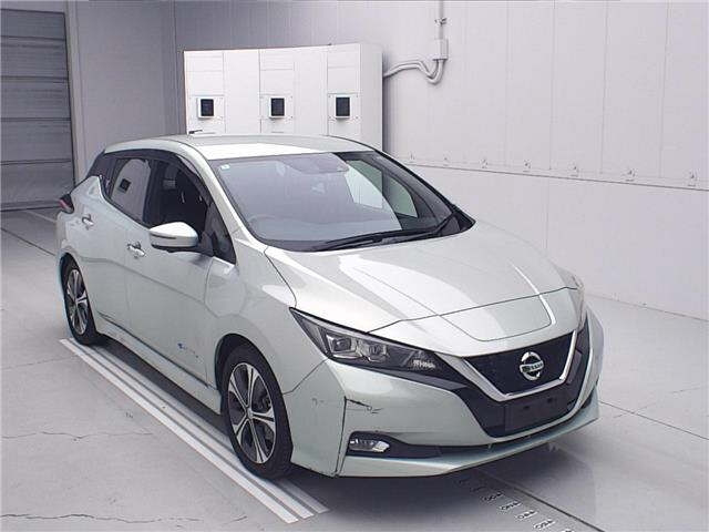 NISSAN LEAF — фото