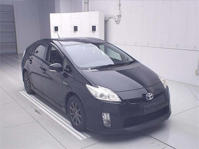 TOYOTA PRIUS — фото