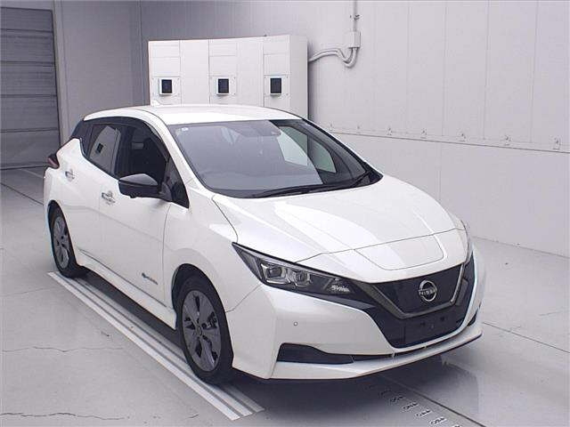 NISSAN LEAF — фото