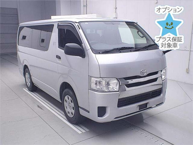 TOYOTA HIACE — фото