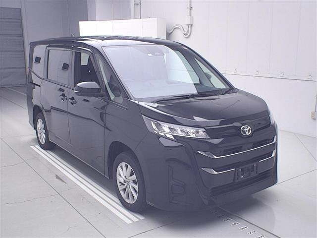 TOYOTA NOAH — фото