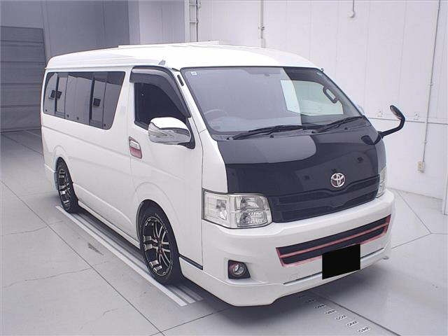 TOYOTA HIACE — фото